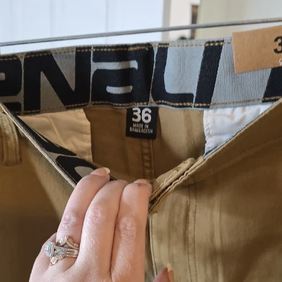 Men's Tan Cargo Shorts - Picture 4 of 6